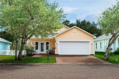 12 Primrose Dr, Rockport, TX 78382