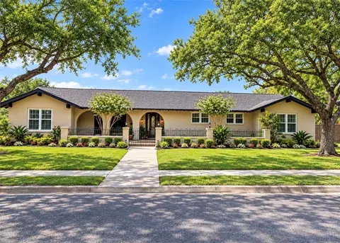 6321 Saint Andrews Dr, Corpus Christi, TX 78413