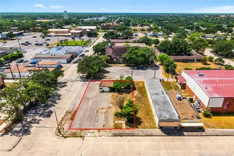 105 N 5th St, Kingsville, TX 78363