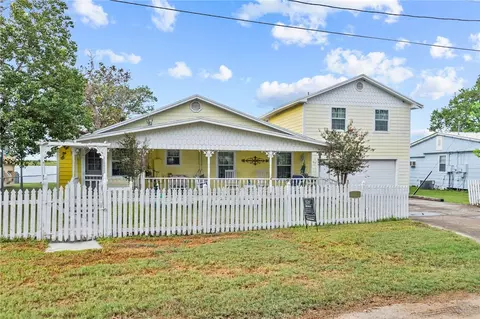 Exterior - 107 E Lakefield Dr, Mathis, TX 78368 photo 8 of 9