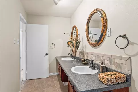 Bath - 107 E Lakefield Dr, Mathis, TX 78368 photo 3 of 3