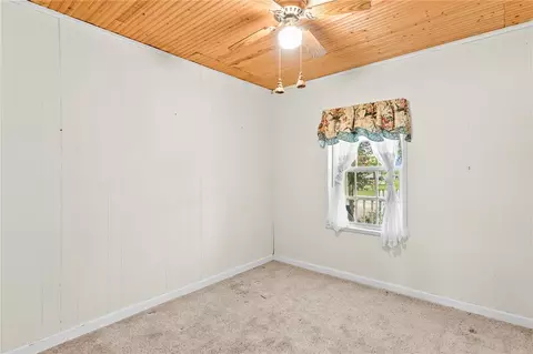 Bedroom - 107 E Lakefield Dr, Mathis, TX 78368 photo 4 of 10