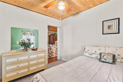 Bedroom - 107 E Lakefield Dr, Mathis, TX 78368 photo 7 of 10
