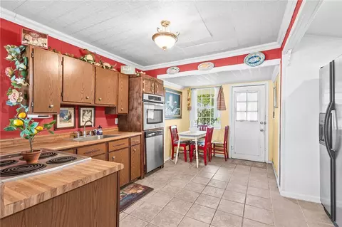 Kitchen - 107 E Lakefield Dr, Mathis, TX 78368 photo 2 of 2