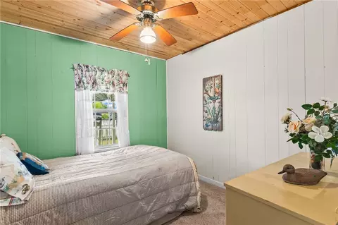 Bedroom - 107 E Lakefield Dr, Mathis, TX 78368 photo 6 of 10