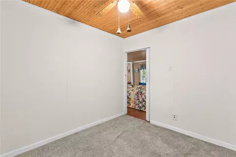 Bedroom - 107 E Lakefield Dr, Mathis, TX 78368 photo 5 of 10