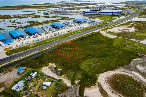2128 S Doughty St, Rockport, TX 78382