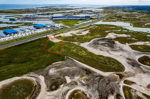 2203 S Doughty St, Rockport, TX 78382