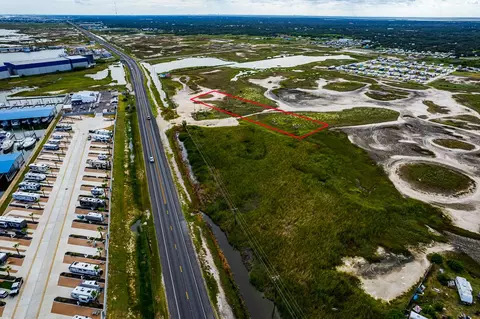 2204 S Terry St, Rockport, TX 78382