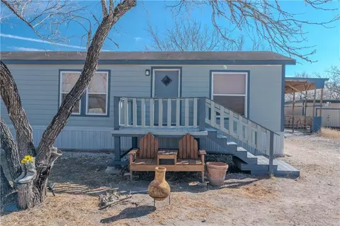 122 County Road 3052, Orange Grove, TX 78372