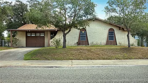 803 Avenue H, Sinton, TX 78387