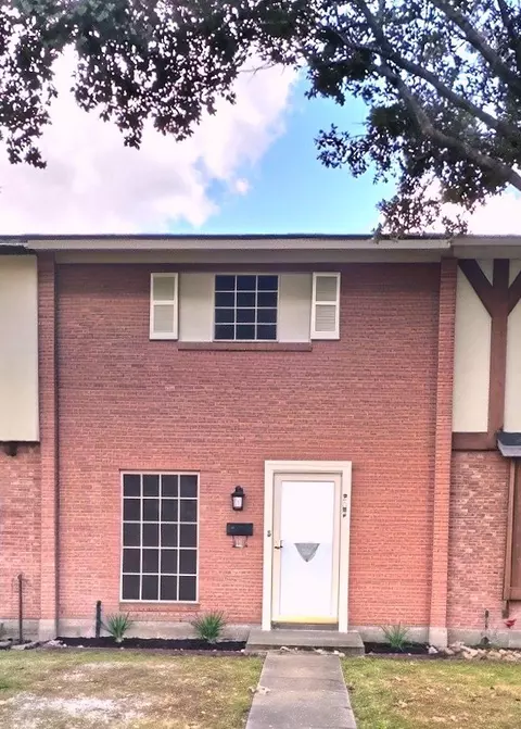 207 W Ailsie Ave, Kingsville, TX 78363