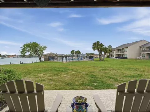2404 Bayhouse Dr, Rockport, TX 78382