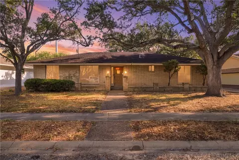 5050 Olympia Dr, Corpus Christi, TX 78413