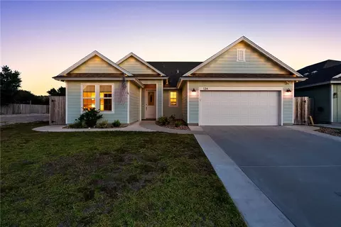 134 Broad Oak Dr, Rockport, TX 78382