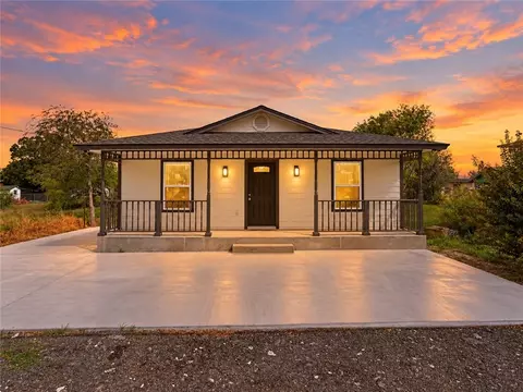 933 Kansas St, Robstown, TX 78380
