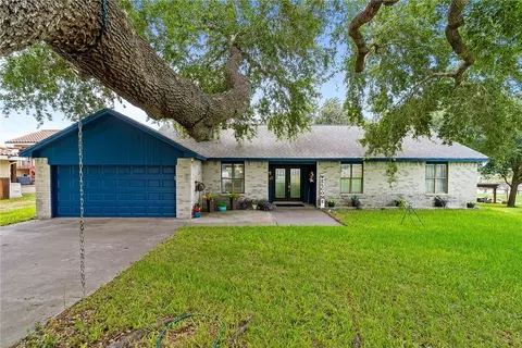 301 Lakeshore Dr, Sandia, TX 78383