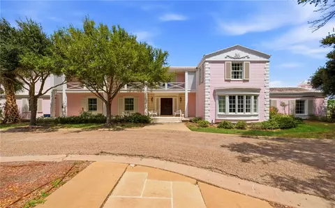 4002 Ocean Dr, Corpus Christi, TX 78411