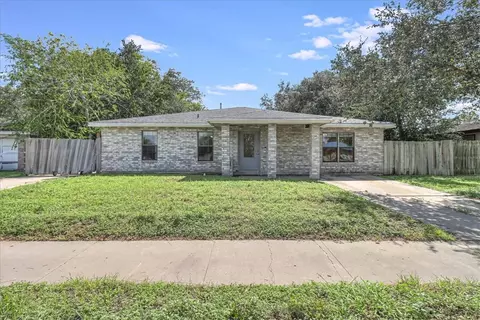 2111 E Lott Ave, Kingsville, TX 78363