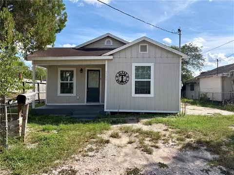 1220 Kansas St, Robstown, TX 78380