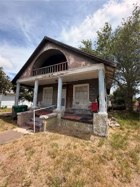 1027 S Houston St, Aransas Pass, TX 78336