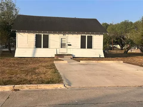 532 W Kleberg Ave, Kingsville, TX 78363