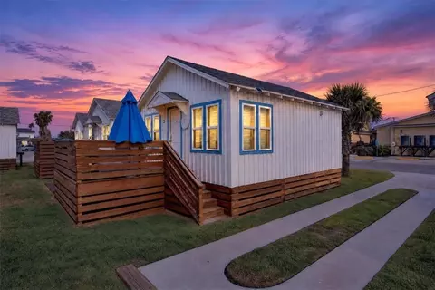 340 N Alister St #3, Port Aransas, TX 78373