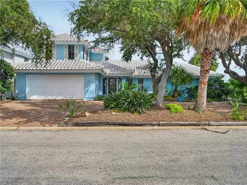 43 Blue Heron Dr, Rockport, TX 78382