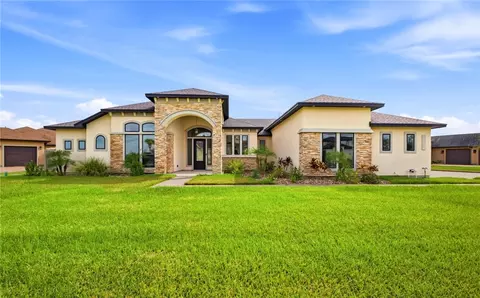 6202 Lago Vista Dr, Corpus Christi, TX 78414