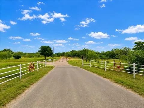 1350 Embassy St, Rio Grande City, TX 78582