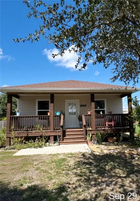 611 Pugh St, Woodsboro, TX 78393