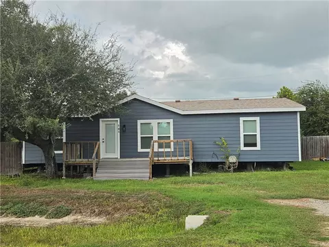 121 Copano Heights Blvd, Rockport, TX 78382