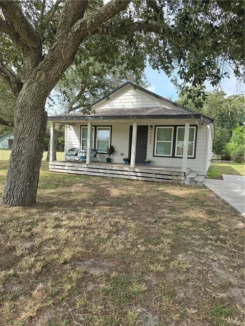1121 Lady Clare St, Rockport, TX 78382