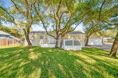 602 Pine Ave, Rockport, TX 78382