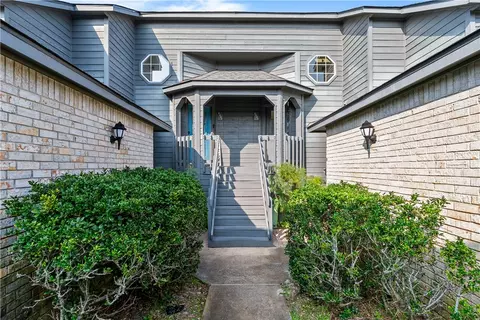 210 Oak Bay St #1203, Rockport, TX 78382