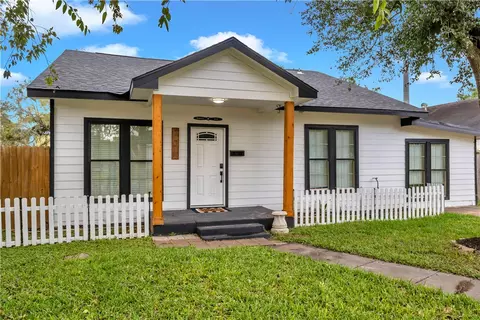 726 W Richard Ave, Kingsville, TX 78363