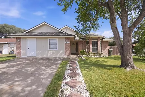 2622 Persimmon St, Corpus Christi, TX 78415