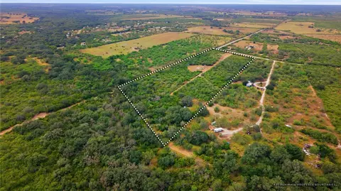 4796 Leslie Ln, Beeville, TX 78102