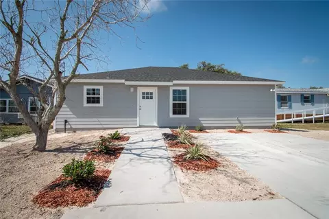 905 N Pearl St, Rockport, TX 78382