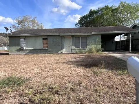 910 S Frans St, Hebbronville, TX 78361