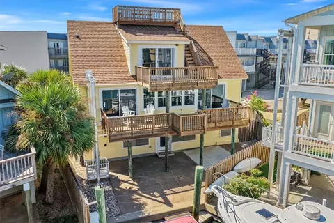 1010 Private Rd E, Port Aransas, TX 78373