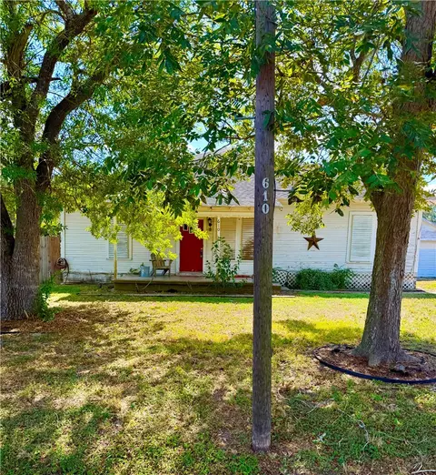 610 Burton St, Woodsboro, TX 78393