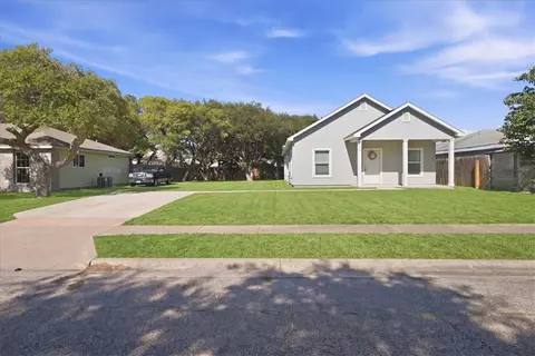 104 Pelican Ave, Aransas Pass, TX 78336