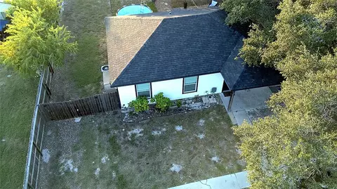 611 N Kossuth St, Rockport, TX 78382
