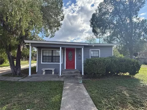 111 Palo Blanco St, Alice, TX 78332