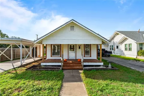509 W Borden St, Sinton, TX 78387