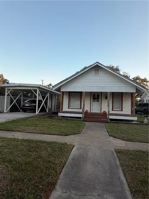 509 W Borden St, Sinton, TX 78387