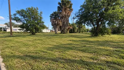 323 E Richard Ave, Kingsville, TX 78363