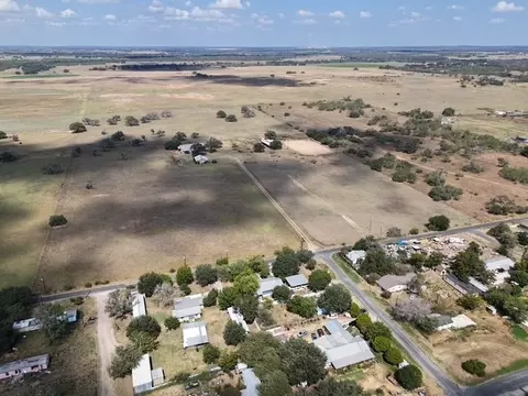 205 Western St, Pleasanton, TX 78064