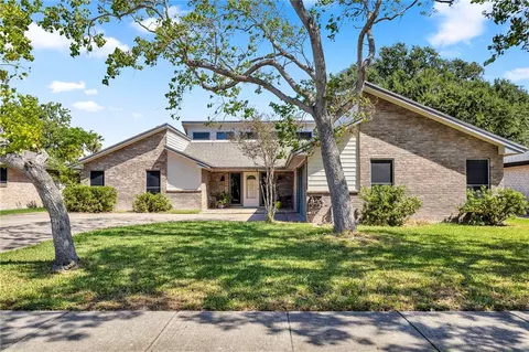 213 Seco Dr, Portland, TX 78374